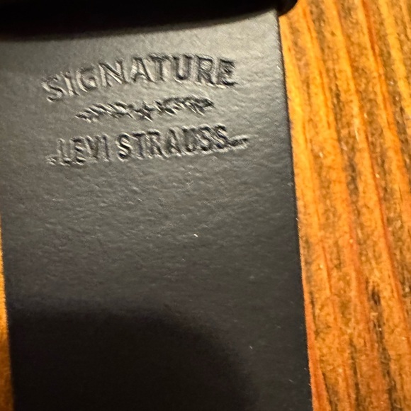 Levi’s leather Belt Black with silver buckle. Size 40 - Picture 2 of 7